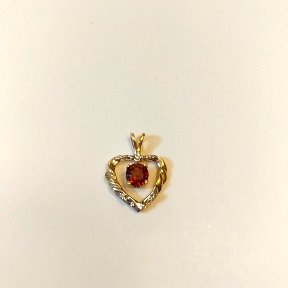 Heart shaped pendant 10 karat white and yellow gold w/ genuine Garnet vintage!